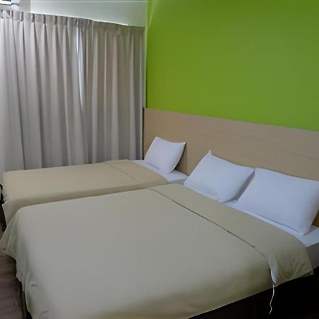 Maxim Hotel Kota Kinabalu Buitenkant foto